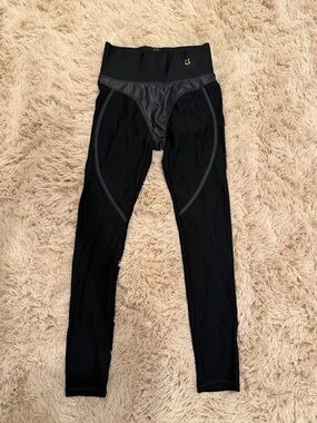Zasuwa Black High-Waist Mesh Leggings with Subtle Gold Logo